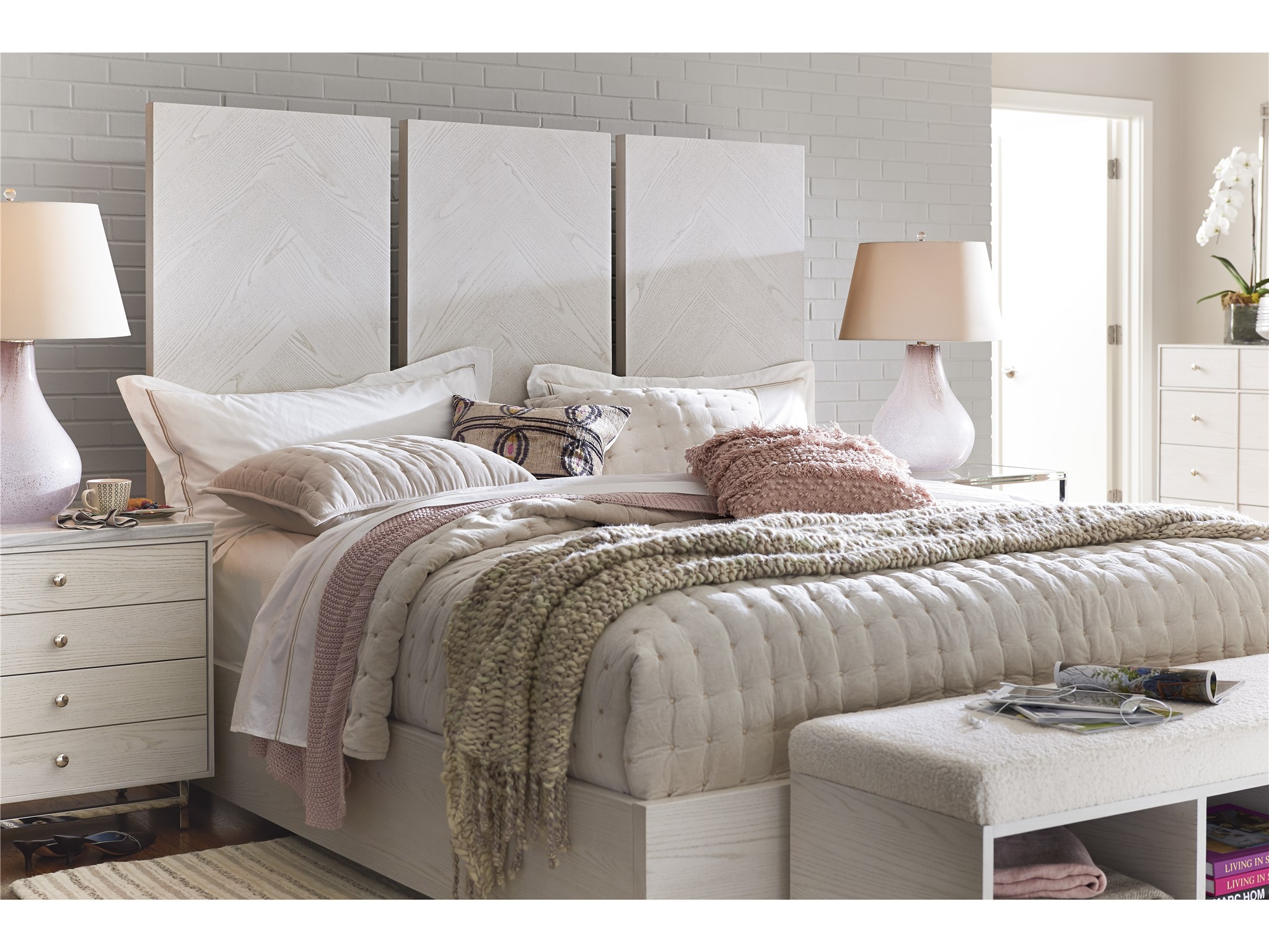 Universal Furniture Paradox Axiom Queen Bed