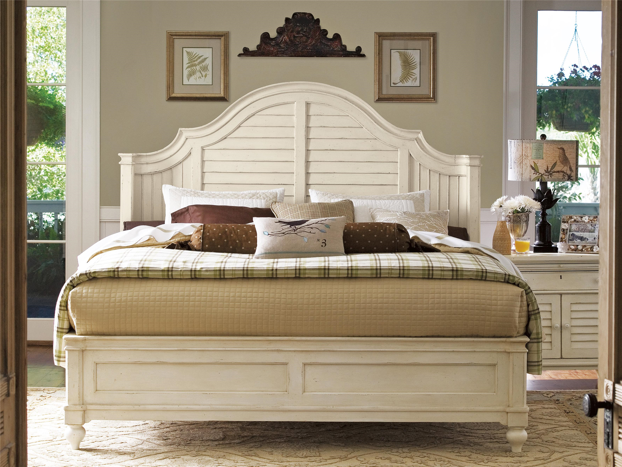 Paula Deen Home Steel Magnolia Queen Bed Universal Furniture