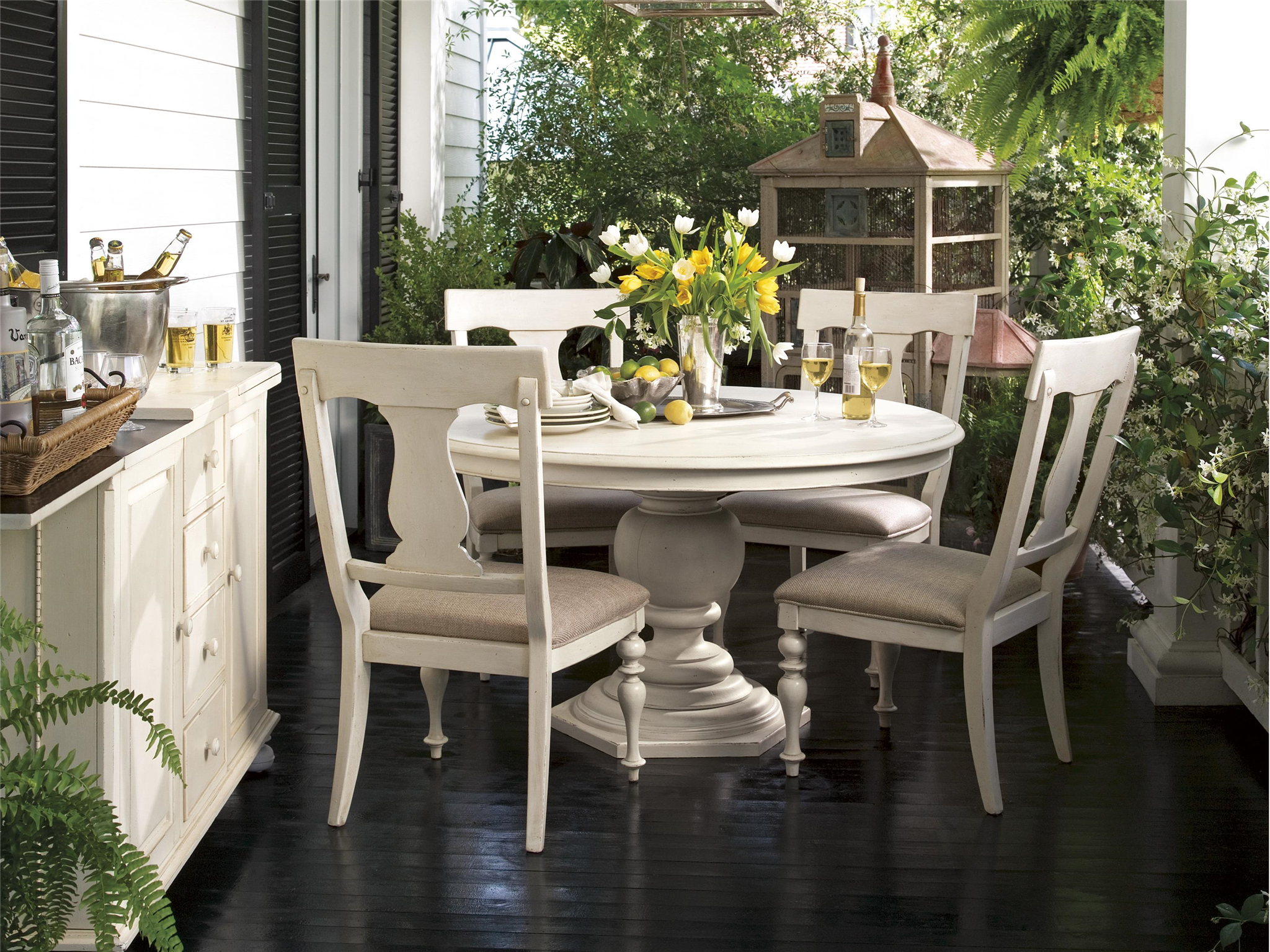 Universal Furniture Dining Room / Universal Furniture Eileen Extending Dining Room Table + 6 ... - Recognized as a leader in exceptionally crafted home furnishings, including bedroom and dining room items, entertainment centers, and more, universal strives to make items that are styled to endure but always remain fresh.