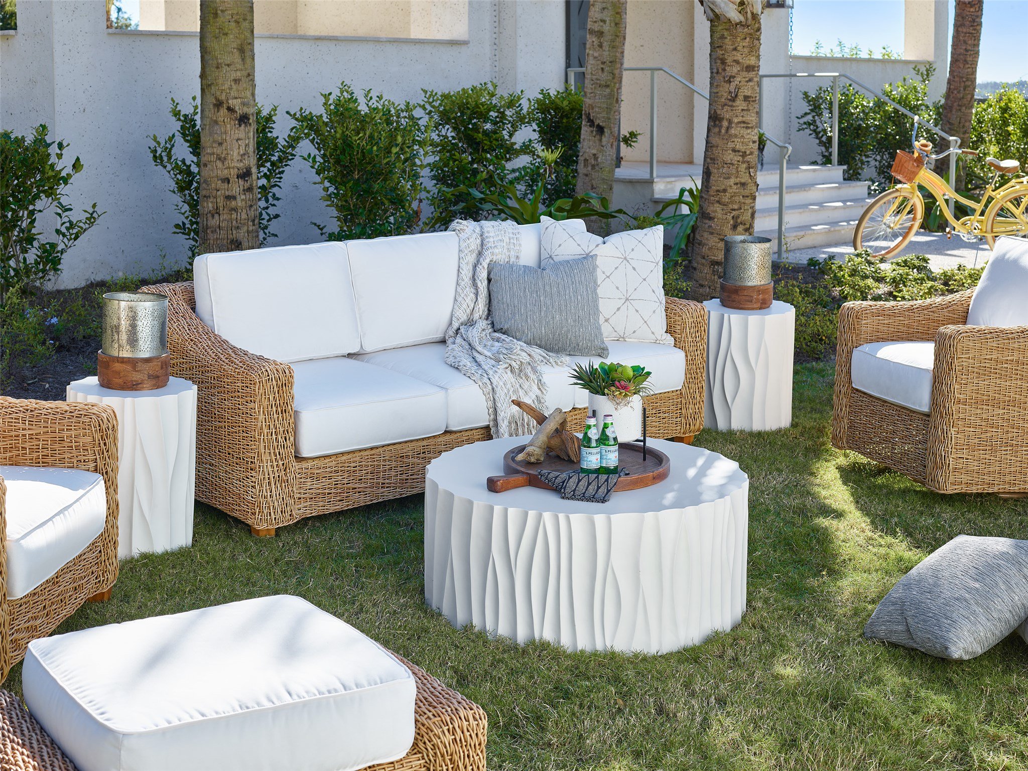 Universal furniture coffee table online