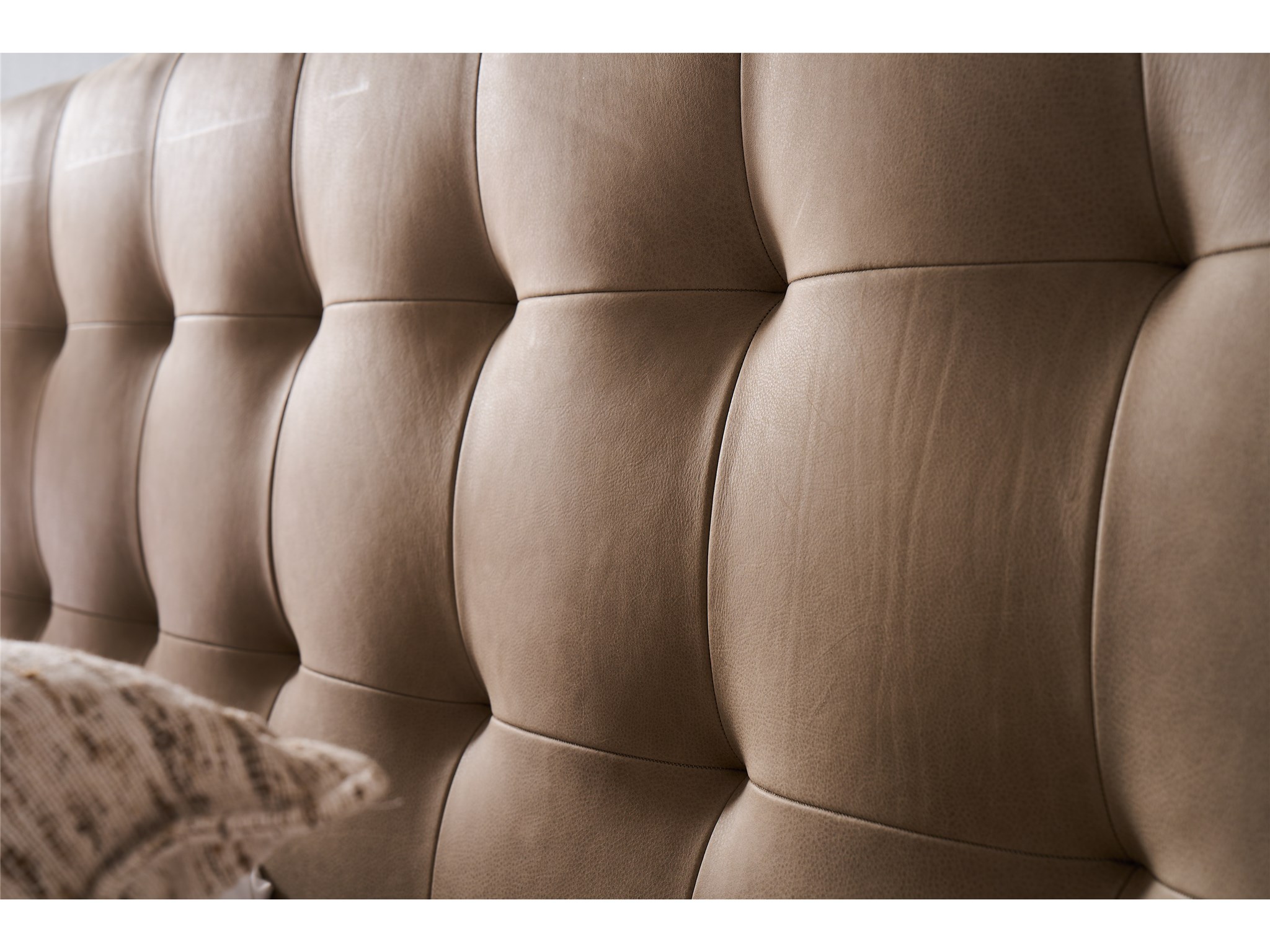 ◆フィスバ◆シーツ◆244×294cm◆グレー◆L-2506WE11◆ Montclair Montclair Upholstered Bed King | Universal Furniture