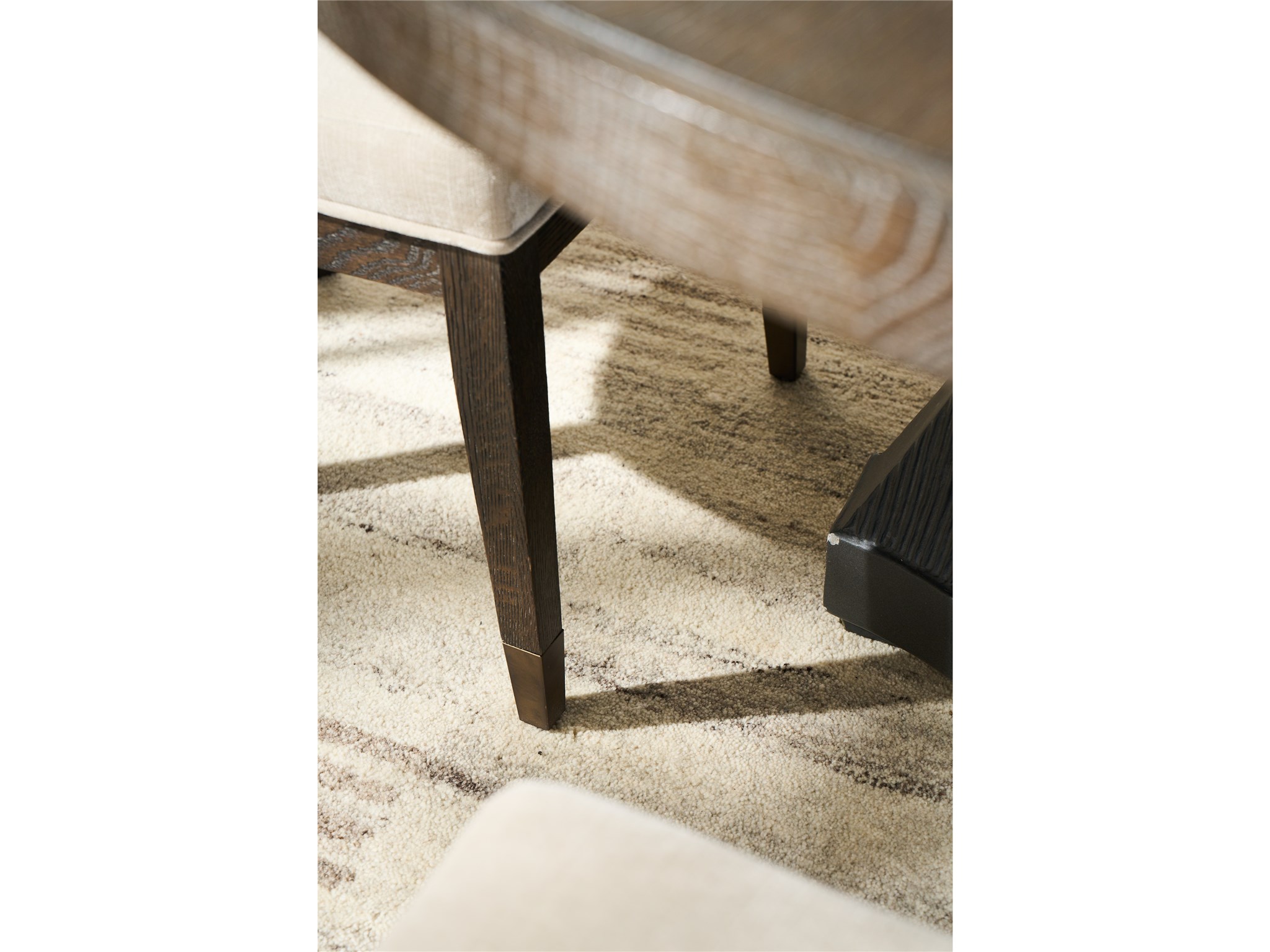 COCOAページ Montclair Cocoa Oval Side Chair | Universal Furniture