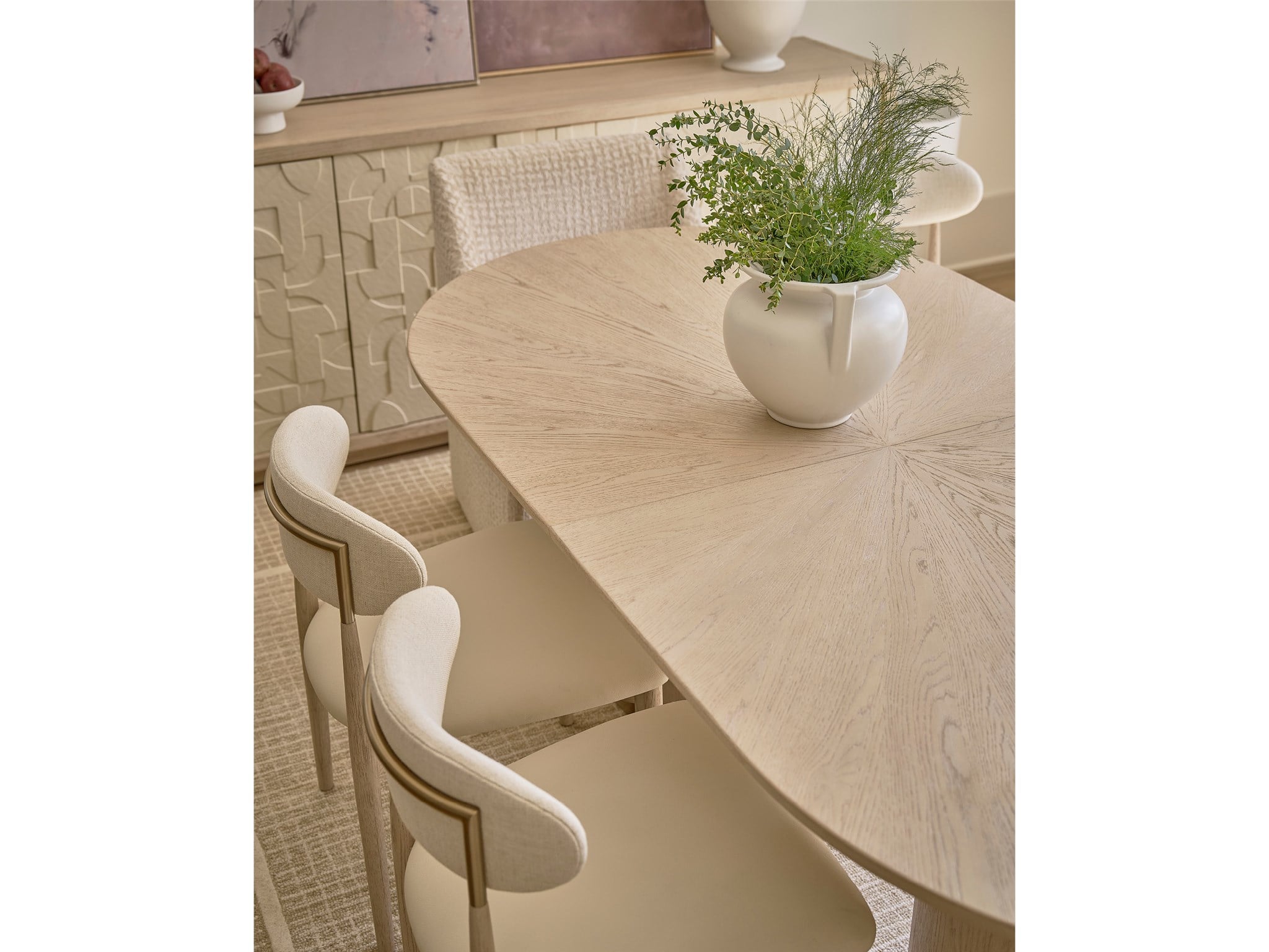 Velora Velora Oval Dining Table | Universal Furniture