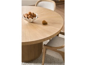 Thumbnail Carmen Round Table